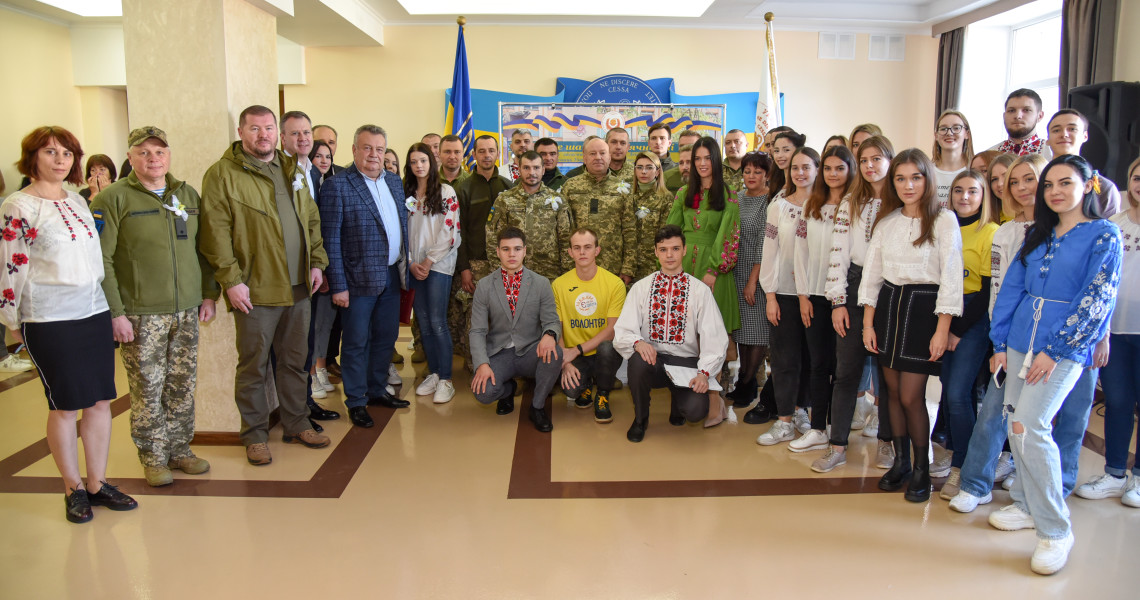 «Місце шани і вдячності» покликало сьогодні університетську спільноту вшанувати захисників та захисниць України