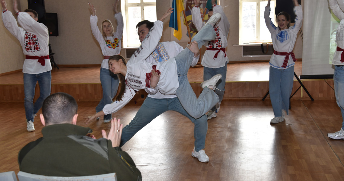 Віра у Перемогу незламна: вітання Захисникам і Захисницям України / Faith in Victory is Unbreakable: Greetings to Defenders of Ukraine