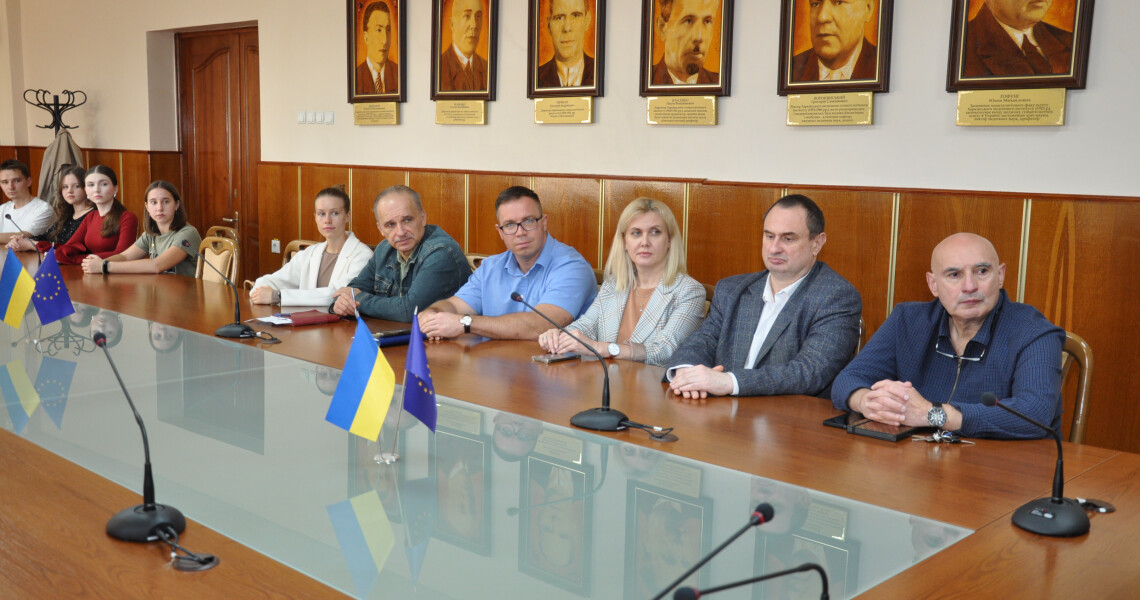 Відкритий діалог: ректор ПДМУ зустрівся зі студентським активом / Open Dialogue: PSMU Rector Meets with Student Leaders