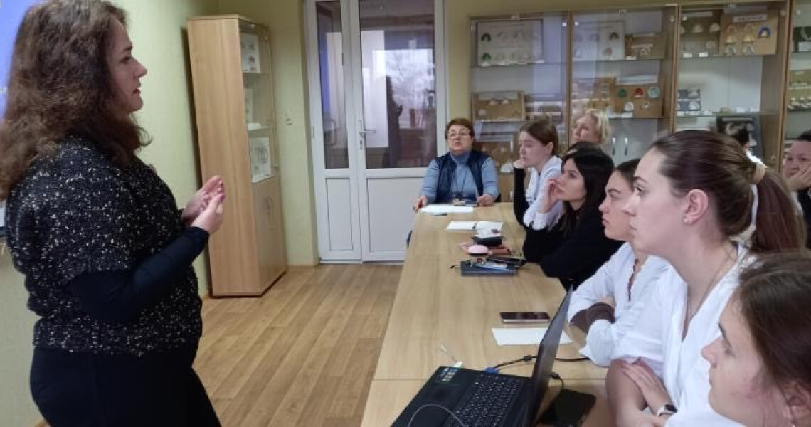 Слухачі циклу спеціалізації та співробітники кафедри післядипломної освіти лікарів-ортодонтів прослухали гостьову лекцію