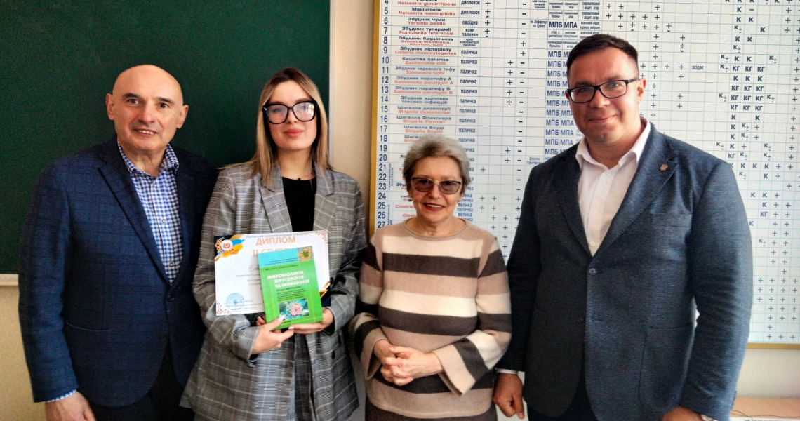 «Хто багато знає – той перемагає»: у ПДМУ відзначили переможців інтелектуальних змагань з мікробіології, вірусології та імунології