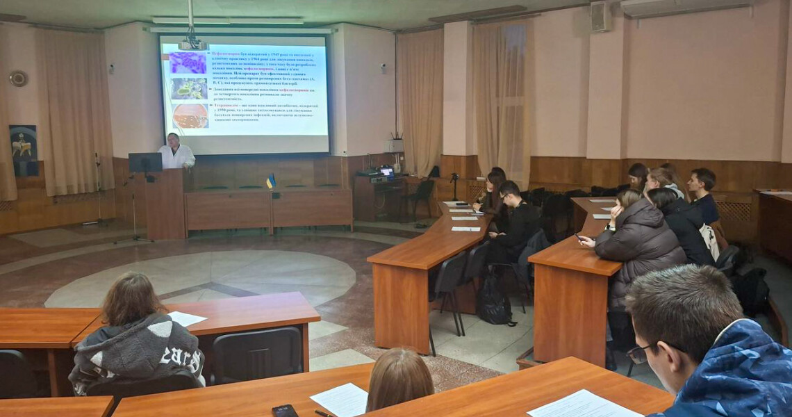 У ПДМУ відбулася лекція про сучасні виклики антибіотикорезистентності / Lecture on Current Challenges of Antibiotic Resistance Held at PSMU