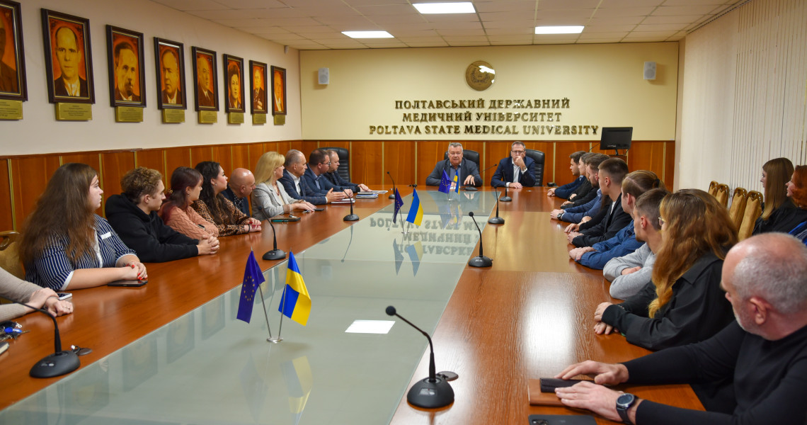 Продовження діалогу: студенти на зустрічі з ректором / Continuing the dialog: students at a meeting with the rector