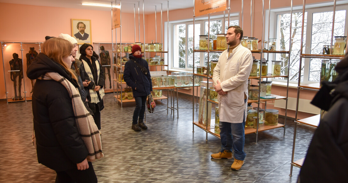 Школярі Полтави відкривають для себе медичну науку: профорієнтаційний захід у ПДМУ / Poltava Schoolchildren Discover Medical Science: Career Guidance Event at PSMU