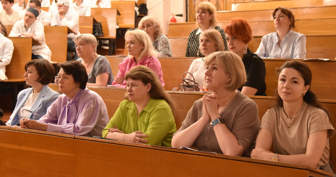 Випускників стоматологічного факультету ПДМУ ознайомили з порядком атестації та інтернатури