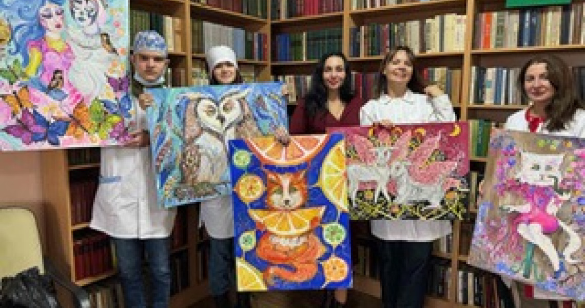 Мистецтво об'єднує його поціновувачів різних за віком / Art Unites Its Admirers of Different Ages