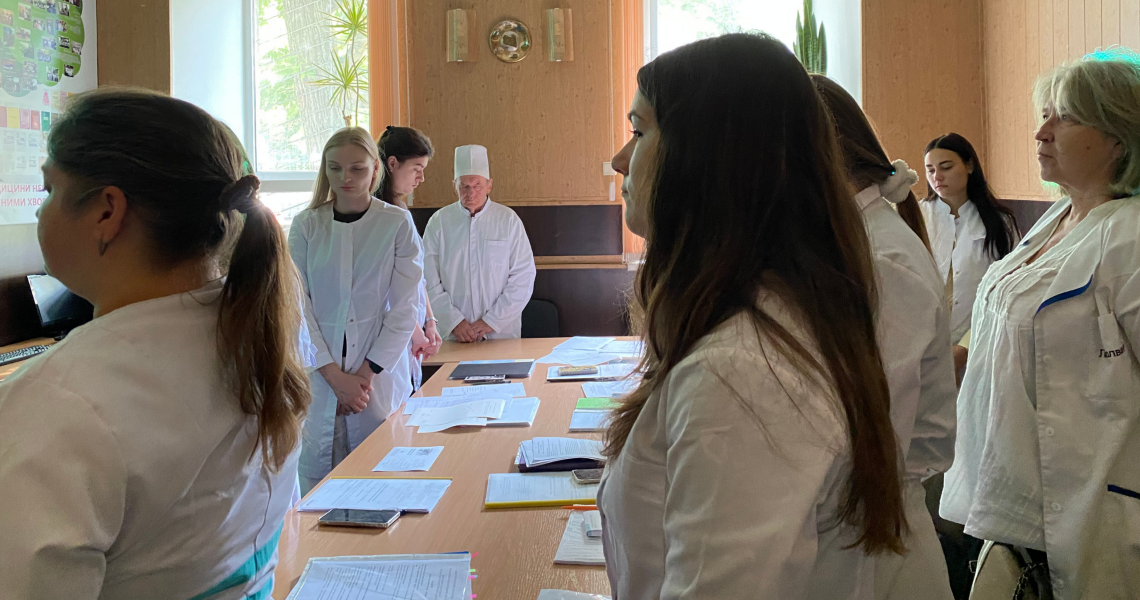 Пам’ять і професійна відповідальність: у ПДМУ провели урок пам’яті для інтернів / Remembering and Professional Responsibility: PSMU Holds a Memorial Lesson for Interns
