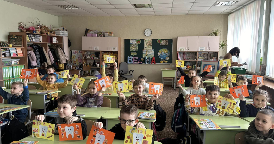 Волонтерки "Посмішки" побували у першокласників / Volunteers of the "Posmishka (Smile)" group visited first-grade schoolchildren