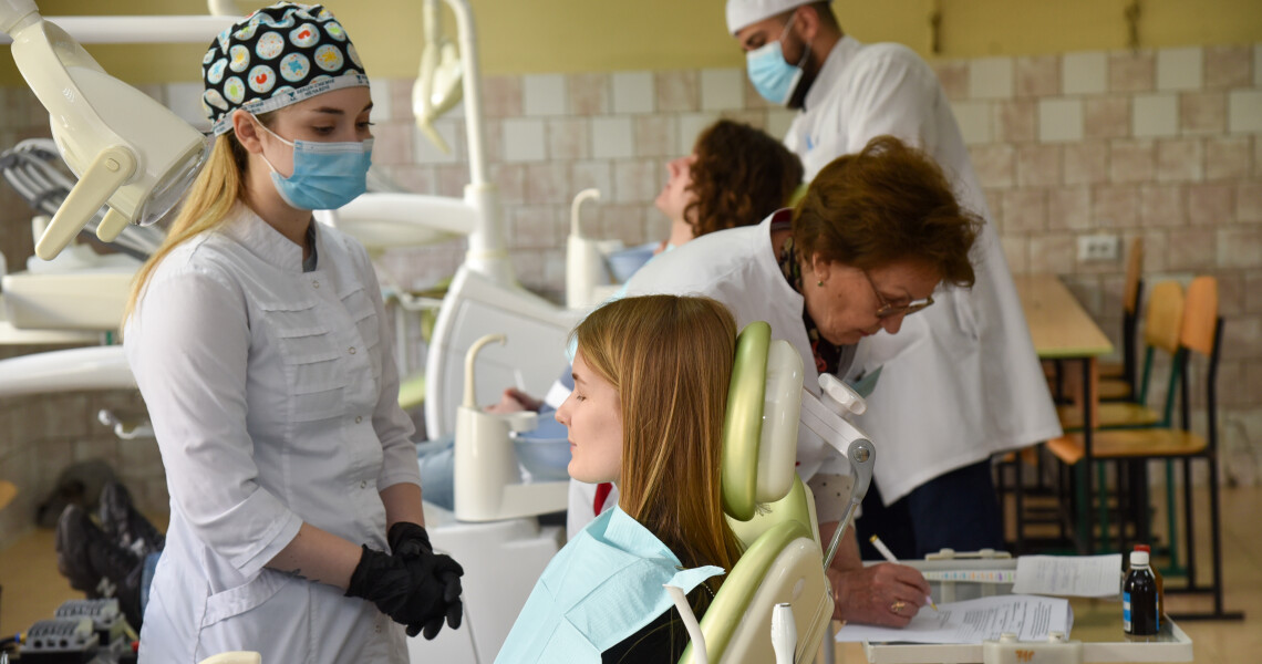 Випускники стоматологічного факультету ПДМУ склали ОСП(К)І / PSMU Dental Faculty Graduates Successfully Complete the OSCE