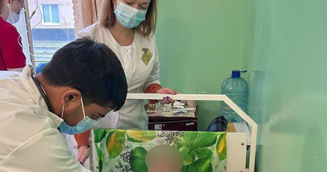 Фото дня: практична робота біля ліжка хворого / Photo of the Day: Practical Training at the Patient’s Bedside