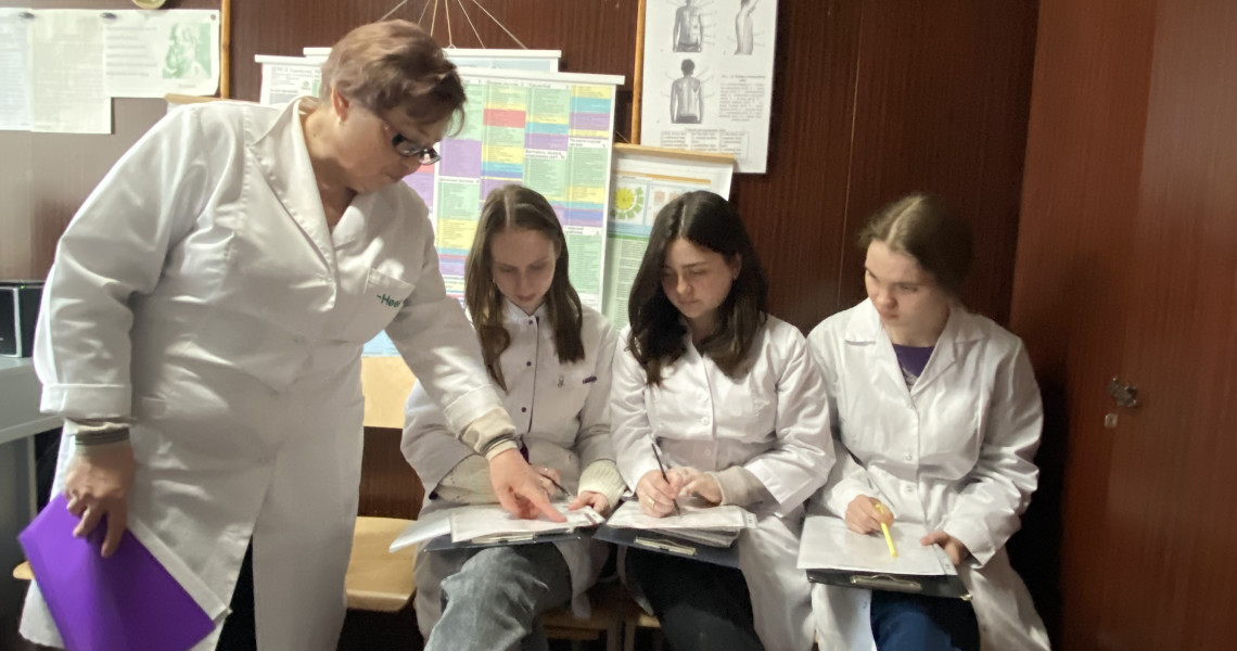 Студенти вивчали клінічні випадки / Students studied clinical cases