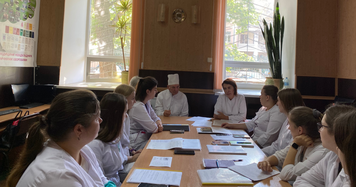 Пам’ять і професійна відповідальність: у ПДМУ провели урок пам’яті для інтернів / Remembering and Professional Responsibility: PSMU Holds a Memorial Lesson for Interns