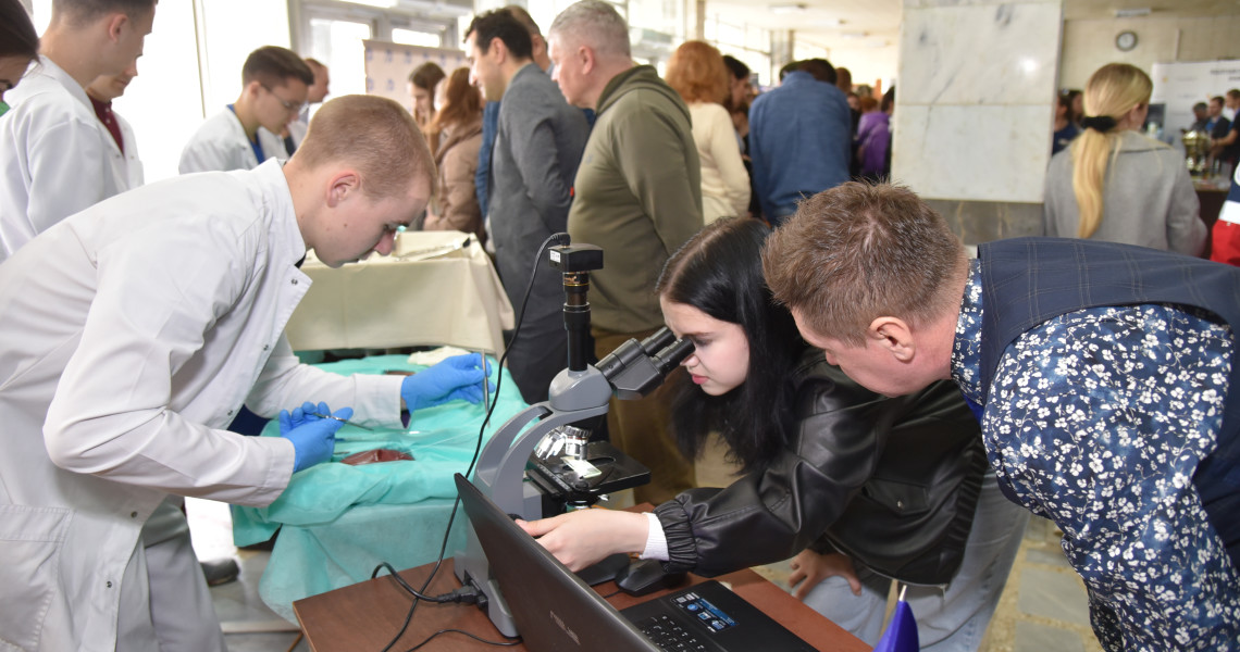 Наука дає можливість зрозуміти, як працює світ навколо нас / Science helps us understand how the world around us works