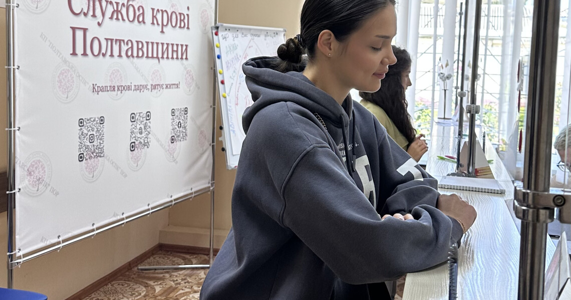 «105 років – 105 життів»: здобувачі освіти ПДМУ допомагають рятувати життя / “105 Years – 105 Lives”: PSMU Students Help Save Lives