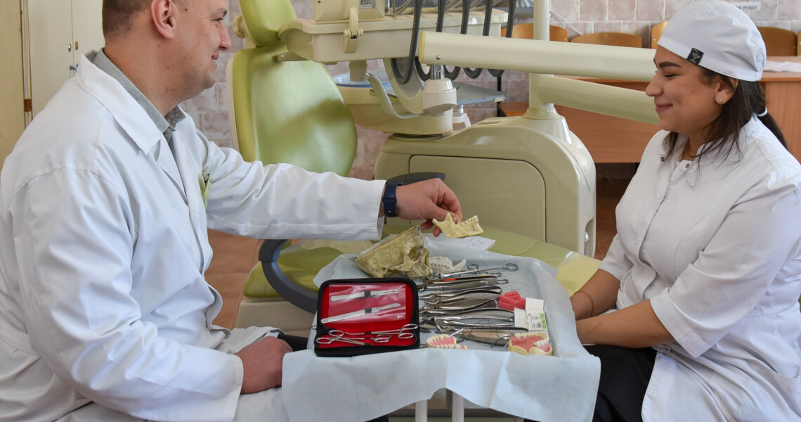 Випускники стоматологічного факультету ПДМУ склали ОСП(К)І / PSMU Dental Faculty Graduates Successfully Complete the OSCE
