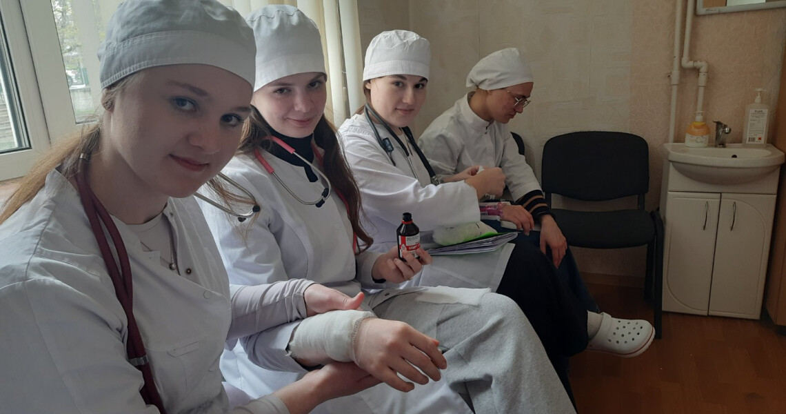 Практичне навчання майбутніх медиків: студенти ПДМУ опановують клінічні маніпуляції на симуляційних тренажерах