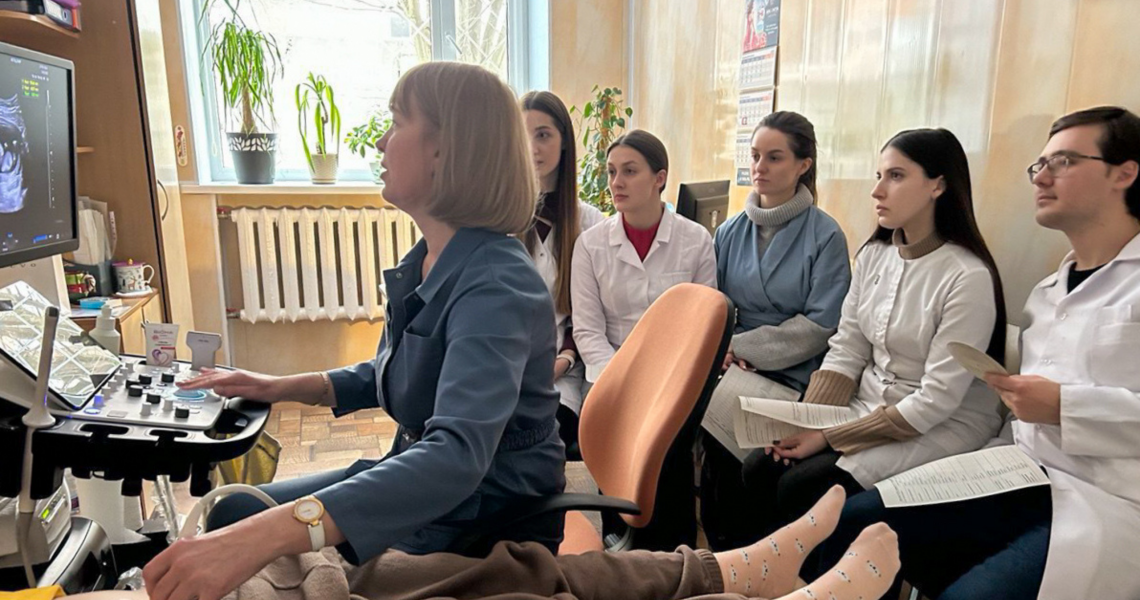 Майбутні акушери-гінекологи ПДМУ опановують сучасну ультразвукову діагностику / Prospective Obstetricians and Gynecologists at PSMU Master State-of-the-Art Ultrasound Diagnostics