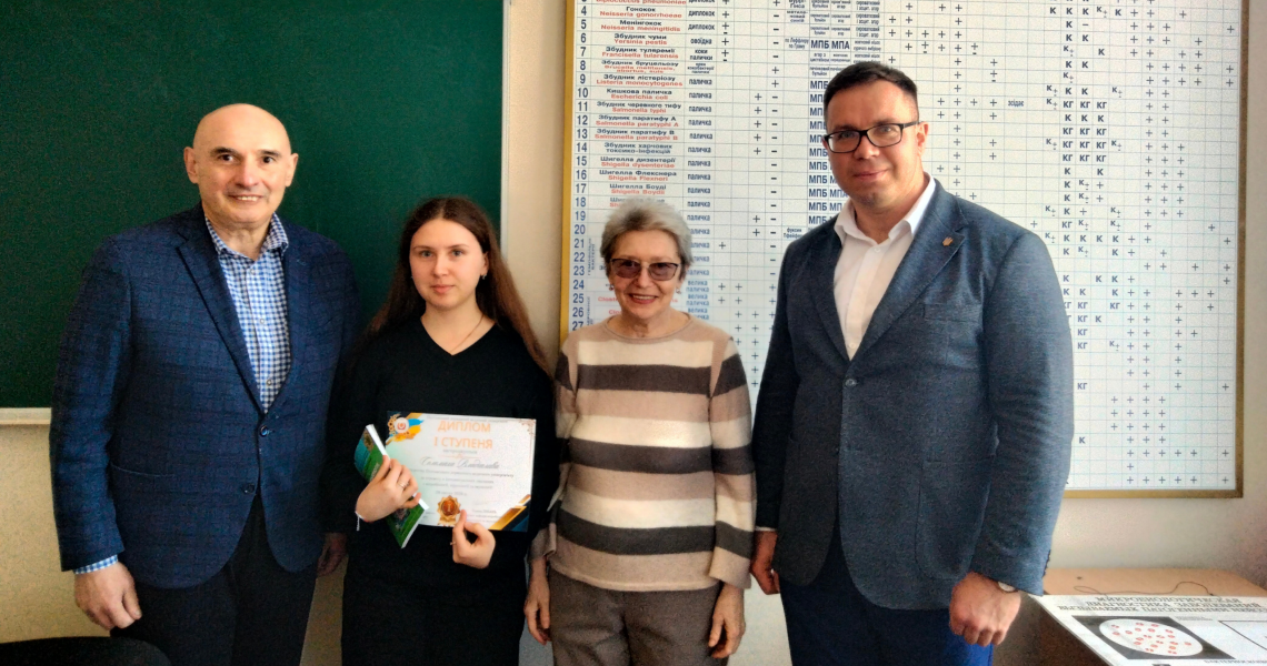 «Хто багато знає – той перемагає»: у ПДМУ відзначили переможців інтелектуальних змагань з мікробіології, вірусології та імунології