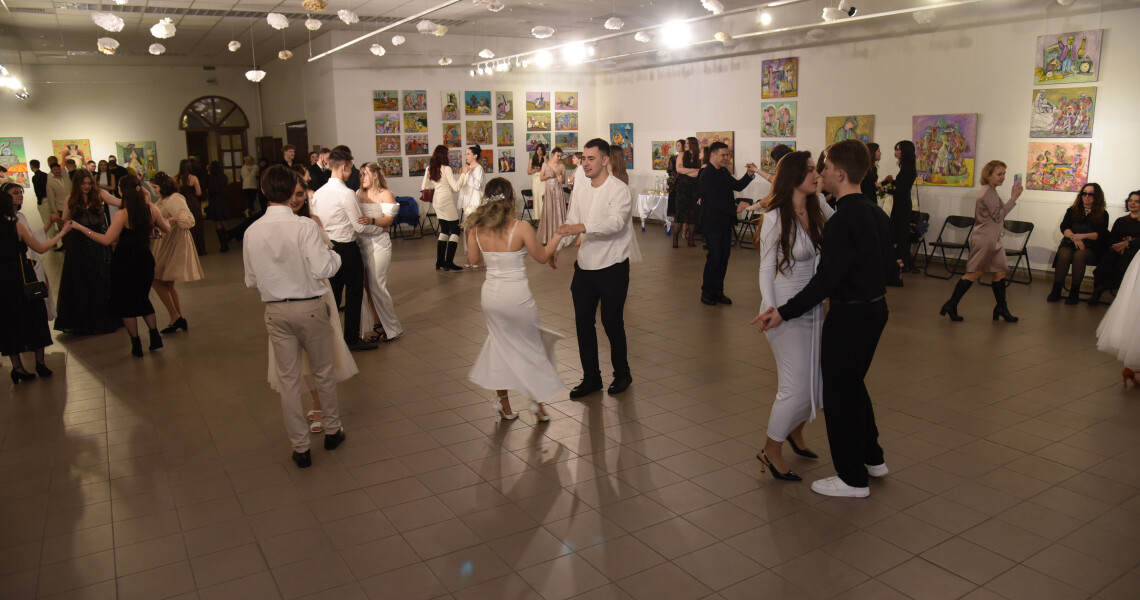 Благодійний бал-маскарад ПДМУ: елегантність, культура та підтримка українських захисників і захисниць