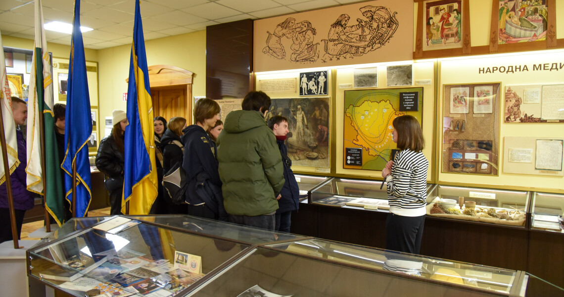 Школярі Полтави відкривають для себе медичну науку: профорієнтаційний захід у ПДМУ / Poltava Schoolchildren Discover Medical Science: Career Guidance Event at PSMU