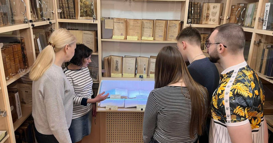 Екскурсія до музею раритетної книги: враження / Excursion to the museum of rare books: impressions