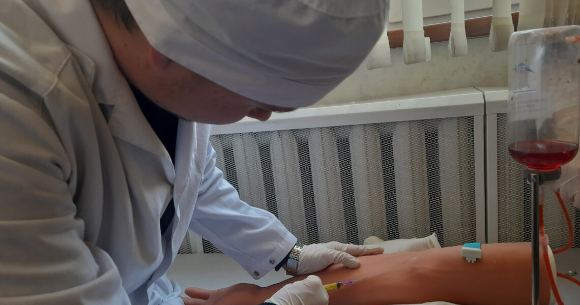 Практичне навчання майбутніх медиків: студенти ПДМУ опановують клінічні маніпуляції на симуляційних тренажерах