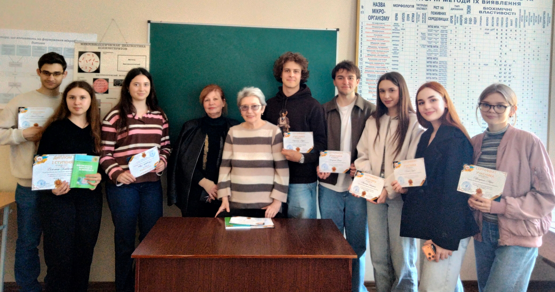 «Хто багато знає – той перемагає»: у ПДМУ відзначили переможців інтелектуальних змагань з мікробіології, вірусології та імунології
