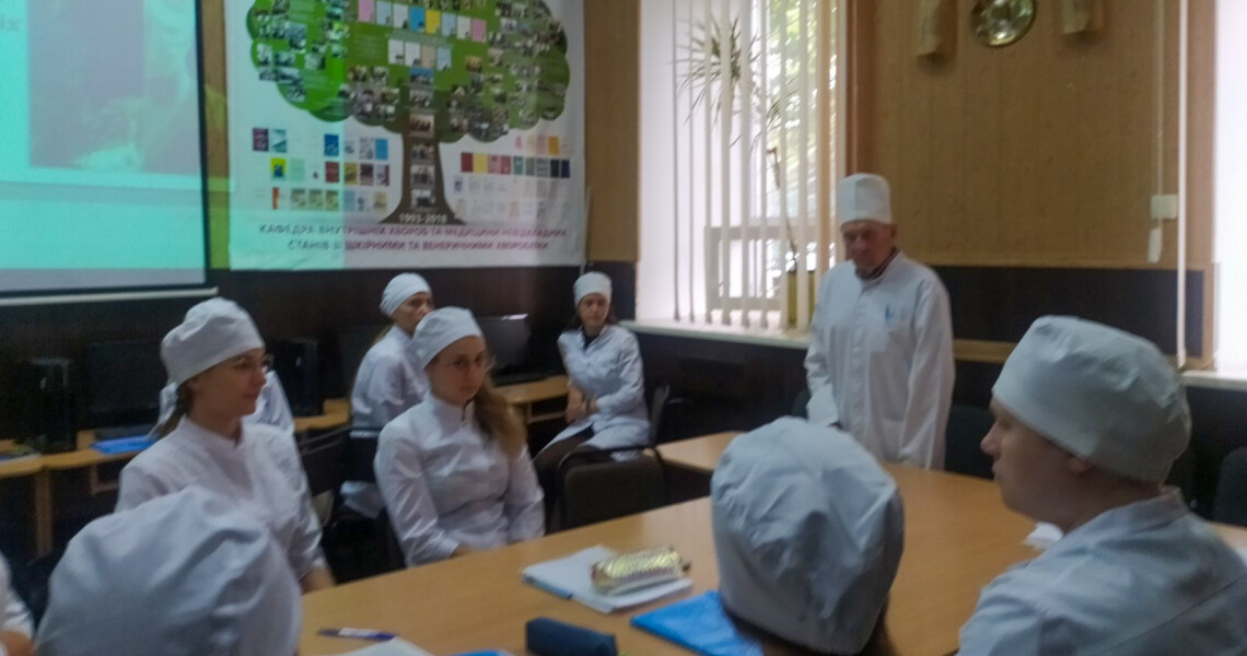 Мультимедійна презентація про історію справжніх героїв-медиків / Multimedia Presentation on the Stories of True Hero-Doctors