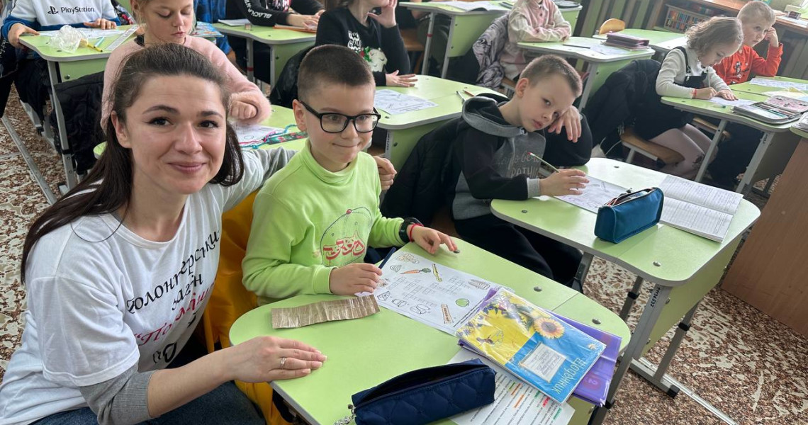 Студенти-волонтери «Посмішки» побували у школі / Students-volunteers from "Posmishka (Smile)" visited the school