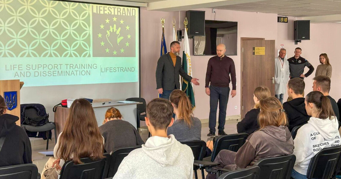 ПДМУ навчає рятувати життя: практичні тренінги з невідкладної допомоги для цивільного населення Полтави