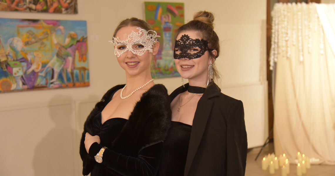Благодійний бал-маскарад ПДМУ: елегантність, культура та підтримка українських захисників і захисниць