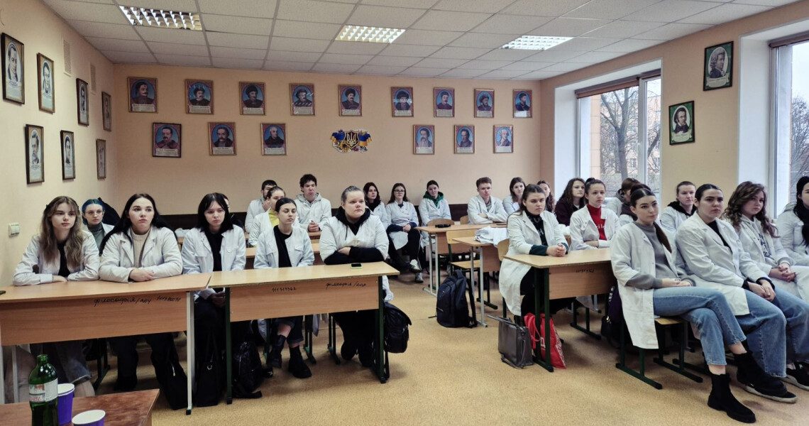 Сучасні виклики «гібридної війни» обговорили на гостьовій лекції / Current Challenges of “Hybrid Warfare” Discussed in Guest Lecture