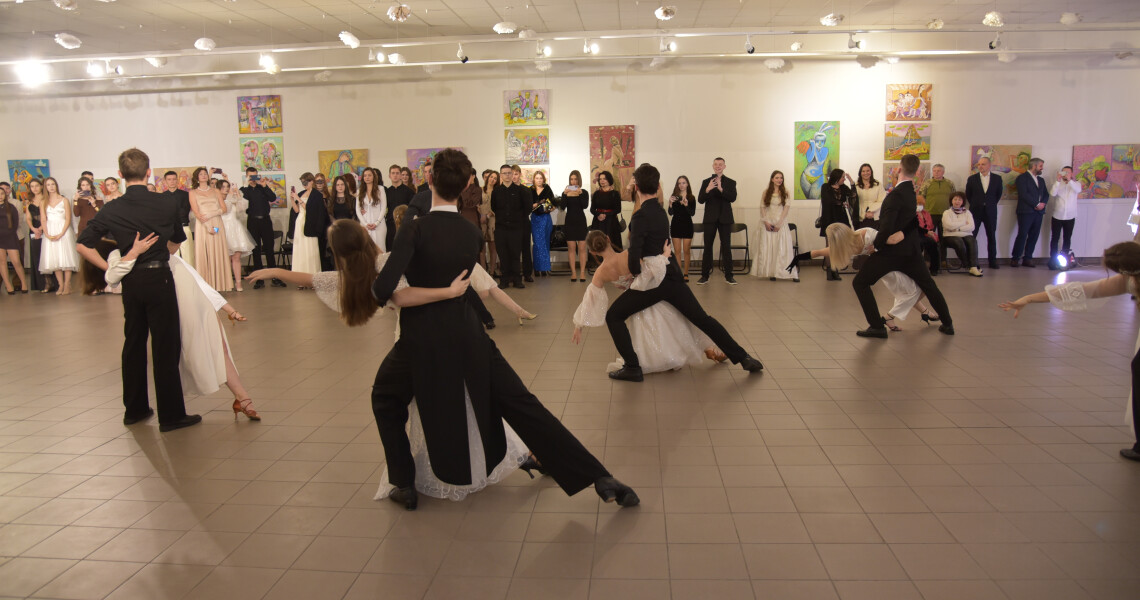 Благодійний бал-маскарад ПДМУ: елегантність, культура та підтримка українських захисників і захисниць