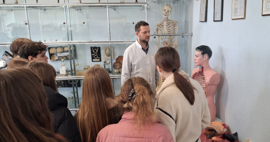 Майбутні медики: учні ліцею № 32 «Європейський» відвідали анатомічний музей ПДМУ