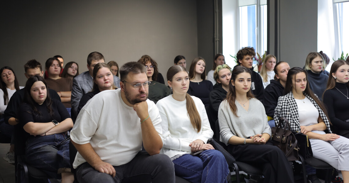Волонтери ВЗ «Єдність» ПДМУ опановували основи жестової мови / Volunteers of the PSMU “Yednist” Volunteer Unit Learn the Basics of Sign Language