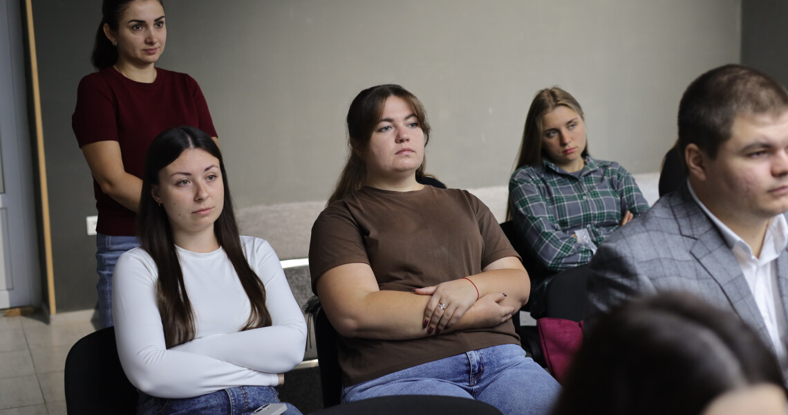 Волонтери ВЗ «Єдність» ПДМУ опановували основи жестової мови / Volunteers of the PSMU “Yednist” Volunteer Unit Learn the Basics of Sign Language