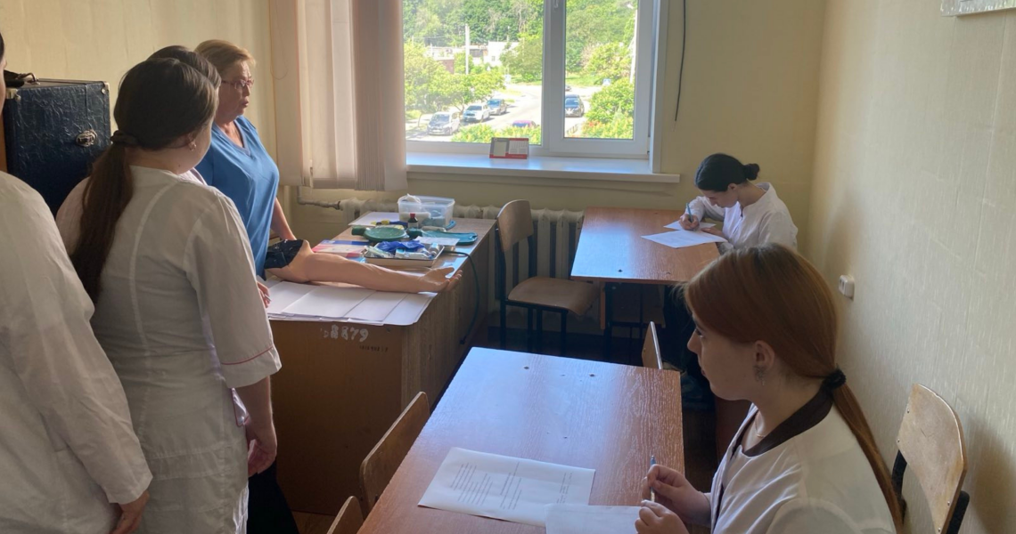 Майбутні бакалаври медсестринства успішно склали іспит з професійної майстерності / Future Nursing Bachelors Successfully Pass Professional Skills Examination