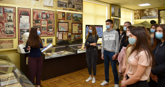 Міжнародний День музеїв: народний музей ПДМУ запрошує заглибитись в 100-літню історію університету