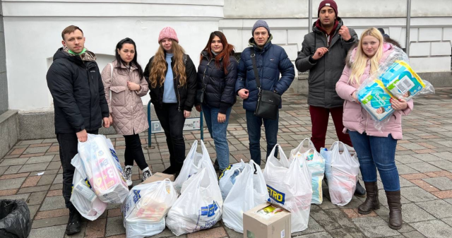 Навчаємо, навчаємось, працюємо і допомагаємо!