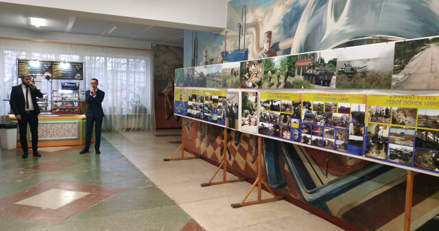 «Герої поміж нас»: фотовиставка, присвячена Дню Збройних сил України