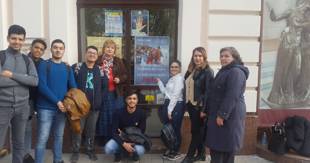 Так Котляревський  у щасливий час Вкраїнським словом розпочав співати