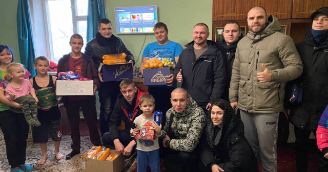 Викладачі зі студентами єдині у прагненні створювати свято для тих, хто обмежений у фізичних можливостях
