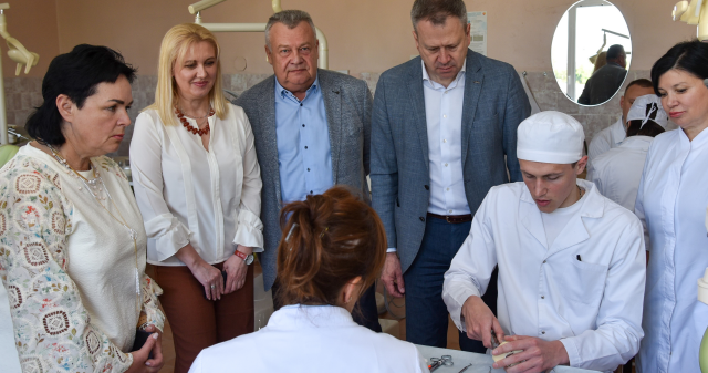 Випускники стоматологічного факультету ПДМУ склали ОСП(К)І / PSMU Dental Faculty Graduates Successfully Complete the OSCE