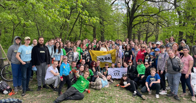 Волонтери  Alminо -  учасники проєкту від–БУР  "Толока." / Almino volunteers are participants of "Toloka" project from the NGO “Building Ukraine Together”