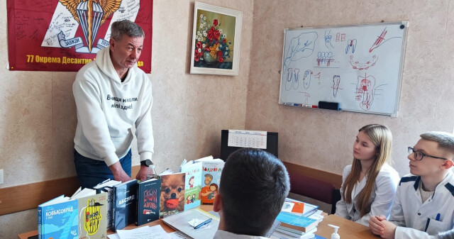 Проза фронту і життя: творча зустріч на кафедрі пропедевтики хірургічної стоматології з полтавцем Віталієм Запекою