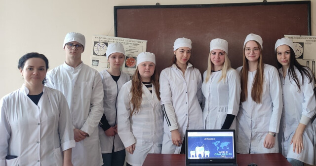 У Всесвітній день здоров’я ротової порожнини майбутні стоматологи досліджували мікрофлору рота / On World Oral Health Day, Future Dentists Explored the Oral Microflora