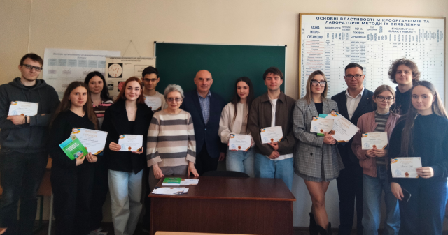«Хто багато знає – той перемагає»: у ПДМУ відзначили переможців інтелектуальних змагань з мікробіології, вірусології та імунології