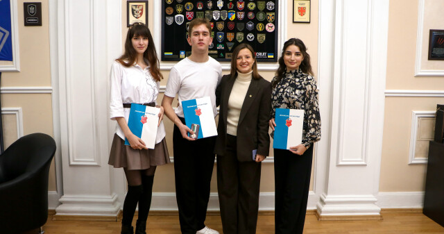 Студенти ПДМУ отримали відзнаки до Міжнародного дня студента / PSMU Students Receive Awards for International Students’ Day