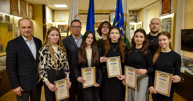 Волонтери загону «Єдність» відзначені подяками ректора ПДМУ / Volunteers of the “Unity” Team Honored with Rector’s Certificates of Appreciation at PSMU