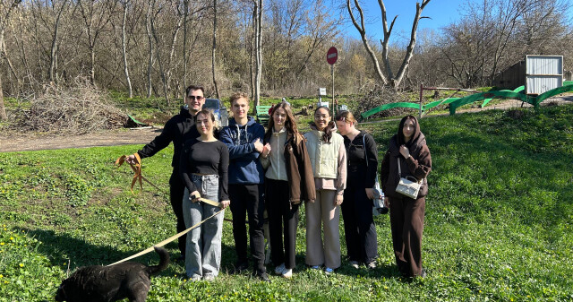 Турбота, що лікує: волонтери «Almino» СП ПДМУ подарували радість чотирилапим друзям із притулку